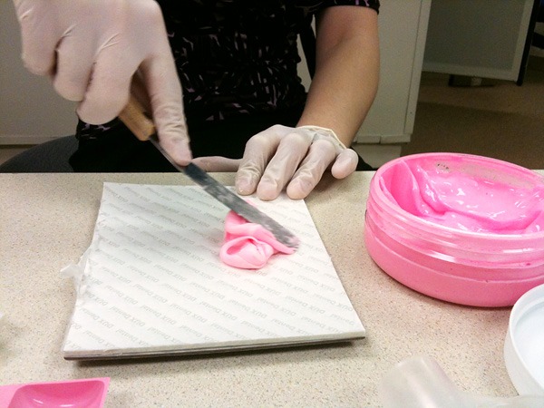 mixing-silicone-compound